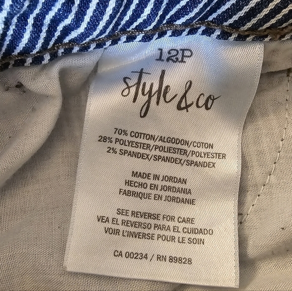 Style & Co Petite Mid-Rise Curvy Pinstripe Cuffed Hem Capris Size 12P - Picture 5 of 10